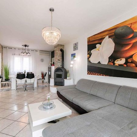 Apartment In Crikvenica 39210 Экстерьер фото
