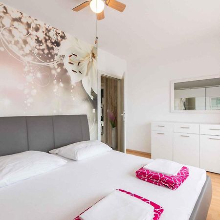 Apartment In Crikvenica 39210 Экстерьер фото