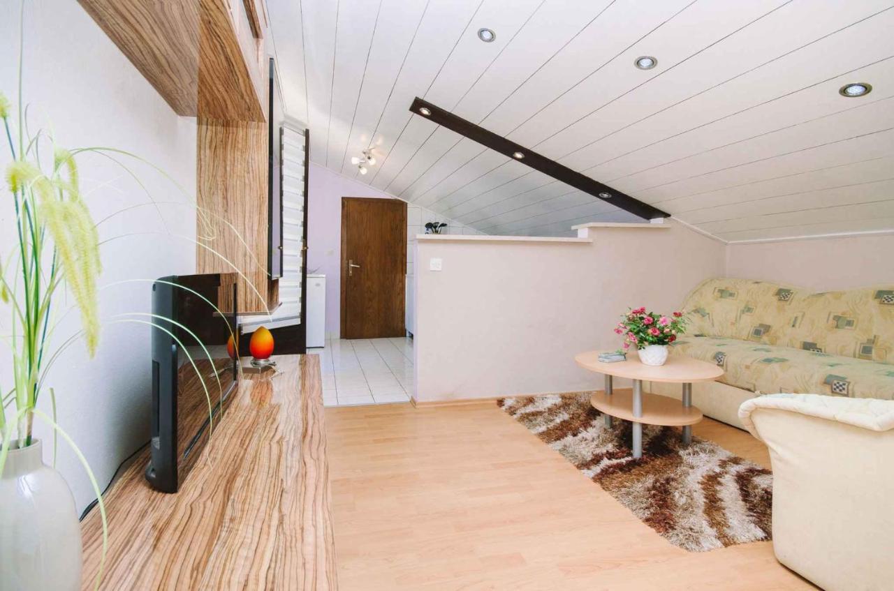 Apartment In Crikvenica 39210 Экстерьер фото
